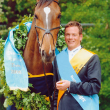 Der Reiter Toni Hassmann aus Lienen mit seinem preisgekrönten Pferd