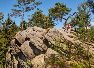 Hochragende Felsen am Premiumwanderweg.